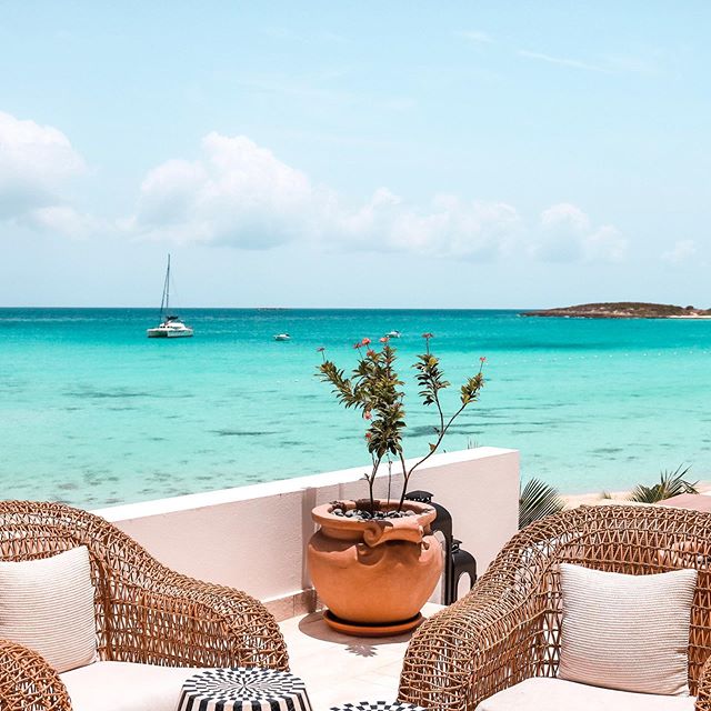 Can you see yourself enjoying the weekend here? #Anguilla #travel #travelphotography #caribbean #luxurytravel #traveladvisor #luxurytraveladvisor #gowithpro #virtuosotravel #digitalnomads #beachvibes #corporatetravel #tropical #vacation #teal