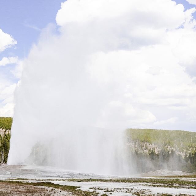 Did you know that Old Faithful has had over 1 million eruptions since Yellowstone became a National Park in 1872? Here's a throwback to a trip we made to Yellowstone back in 2017. Stunning. #travel #travelphotography #traveladvisor #luxurytraveladvis