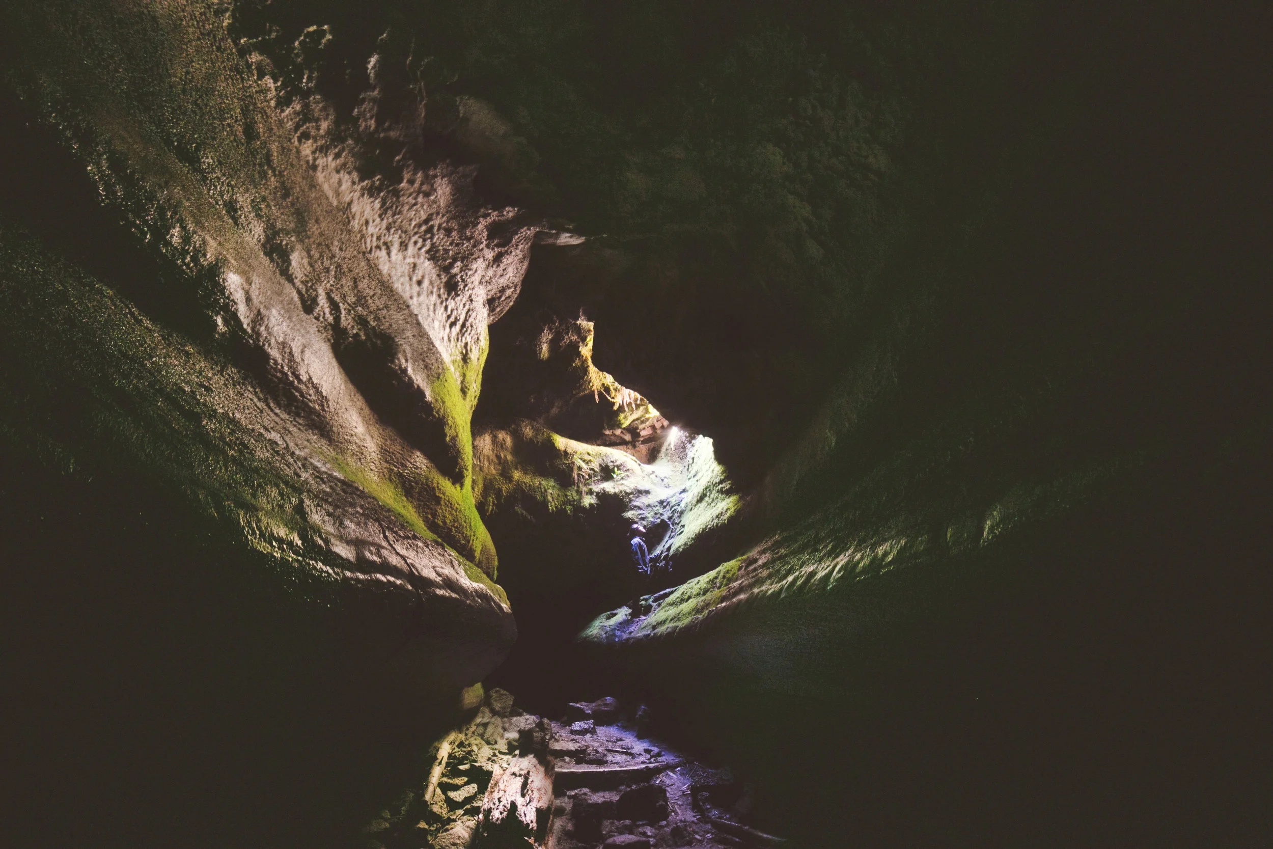 080Travel_Adventure_Outdoor_Photography_Outlive_Creative_WASHINGTON_Ape_Caves.jpg