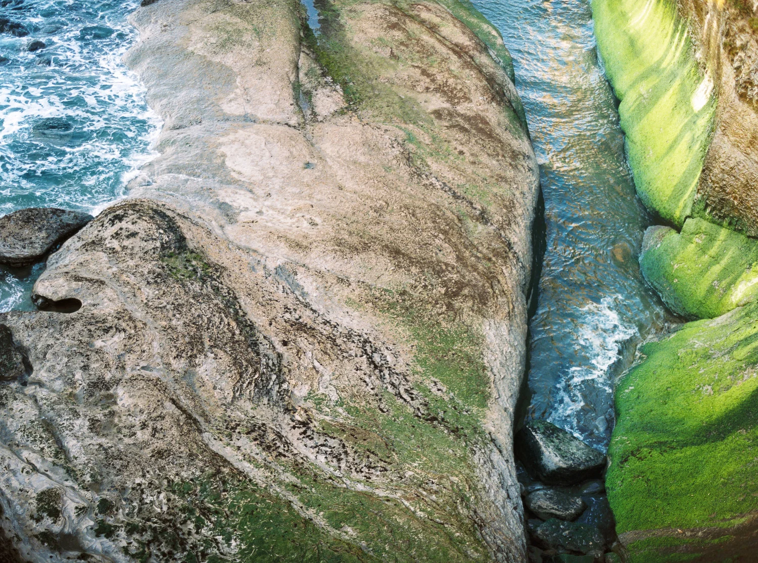 109Travel_Adventure_Outdoor_Photography_Outlive_Creative_Oregon_Coast_Devils_Punch_Bowl.jpg