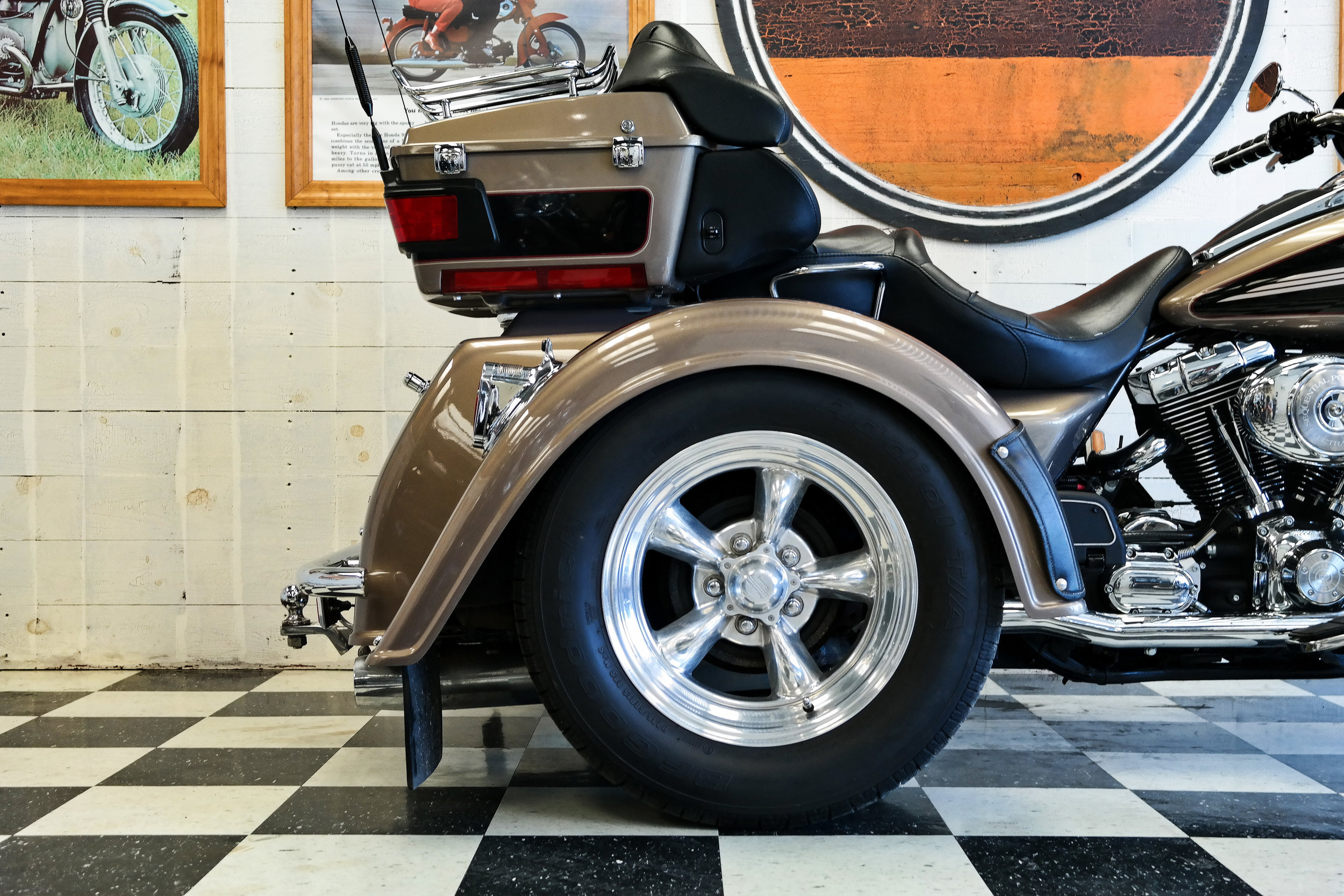 05HDTRIKE03.jpg