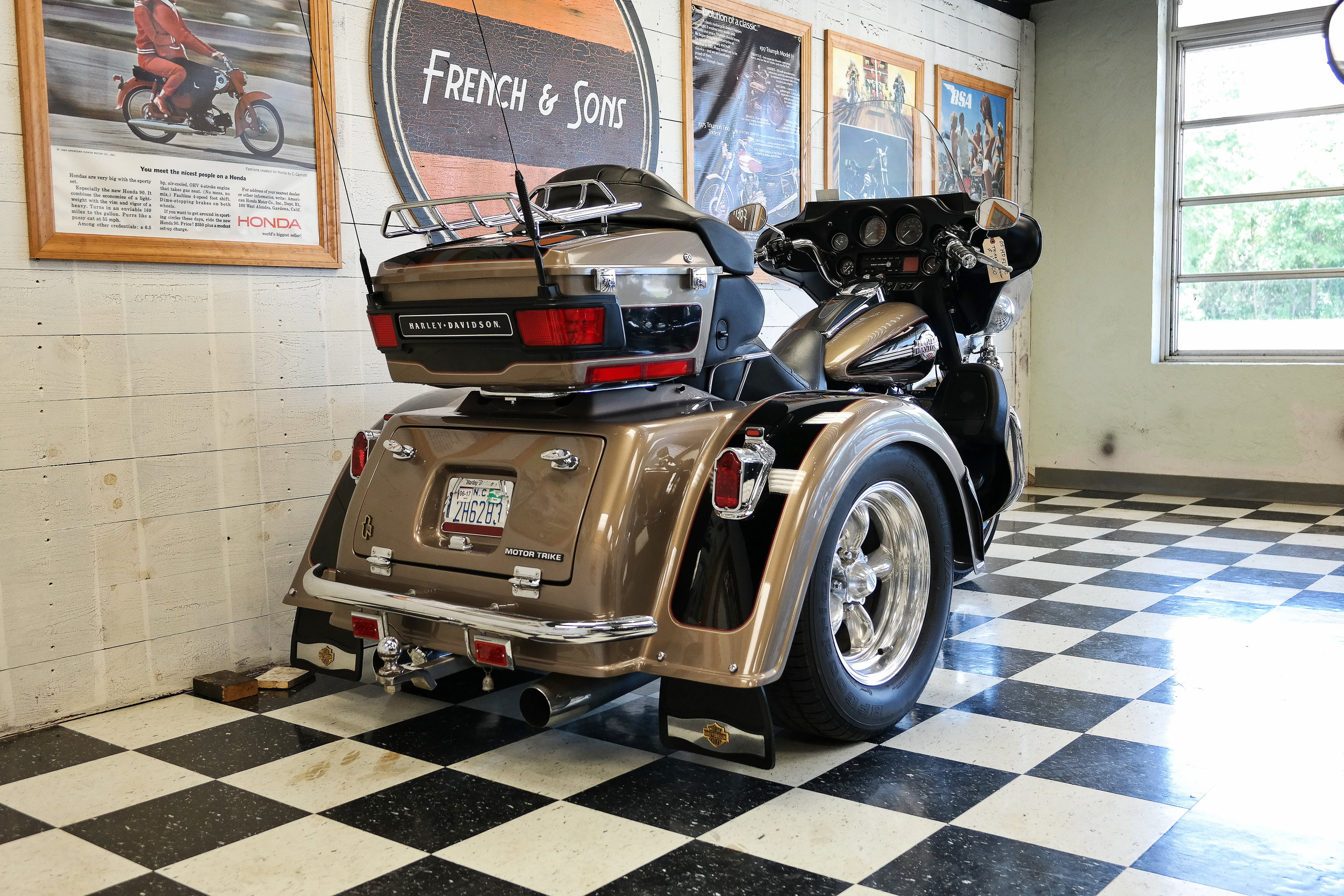 05HDTRIKE07.jpg