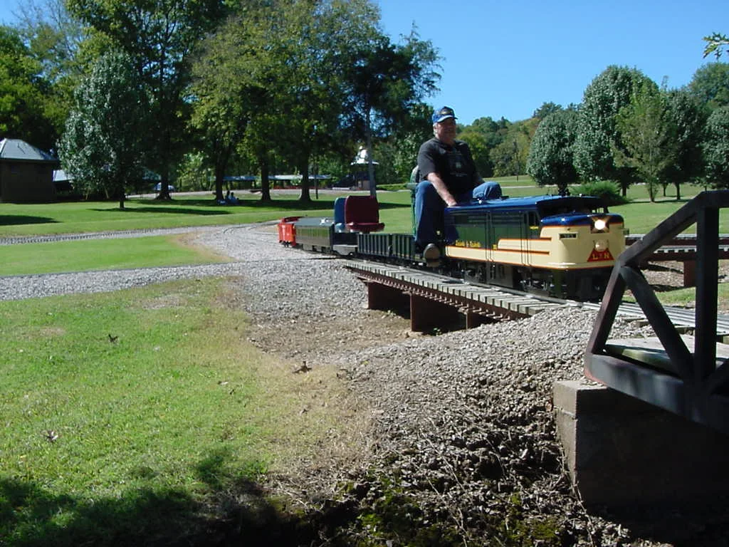 2001-Mid South-May-MVC-097F-2001.JPG