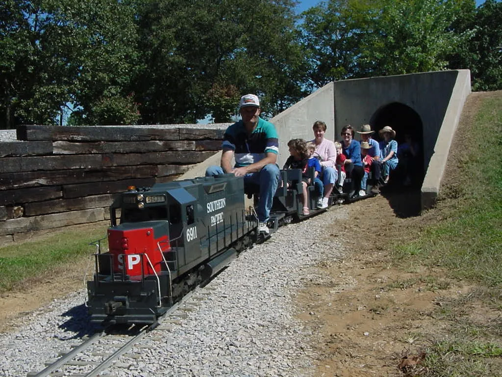 2001-Mid South-May-MVC-098F-2001.JPG