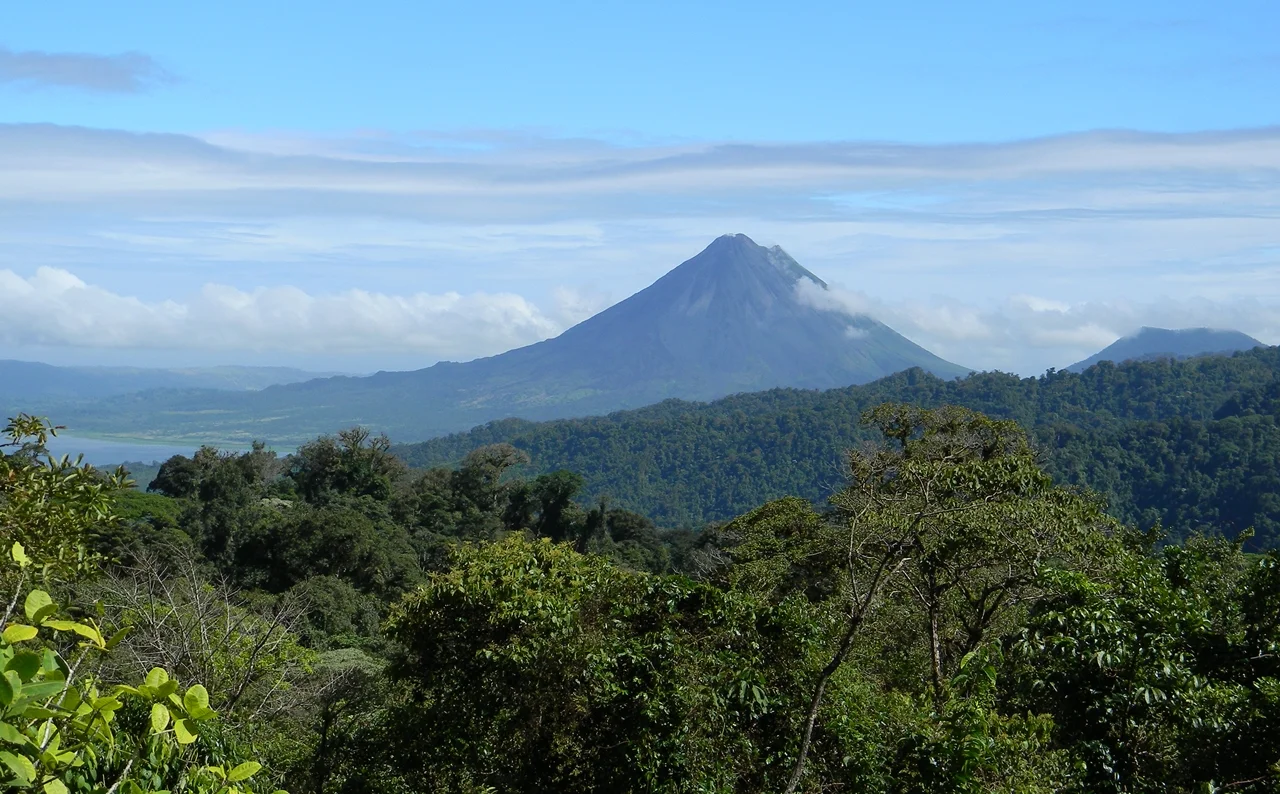Volcano.y.Lago.Arenal.Cerro.Chato.CER.(SG).21dec2013.JNorris.JPG