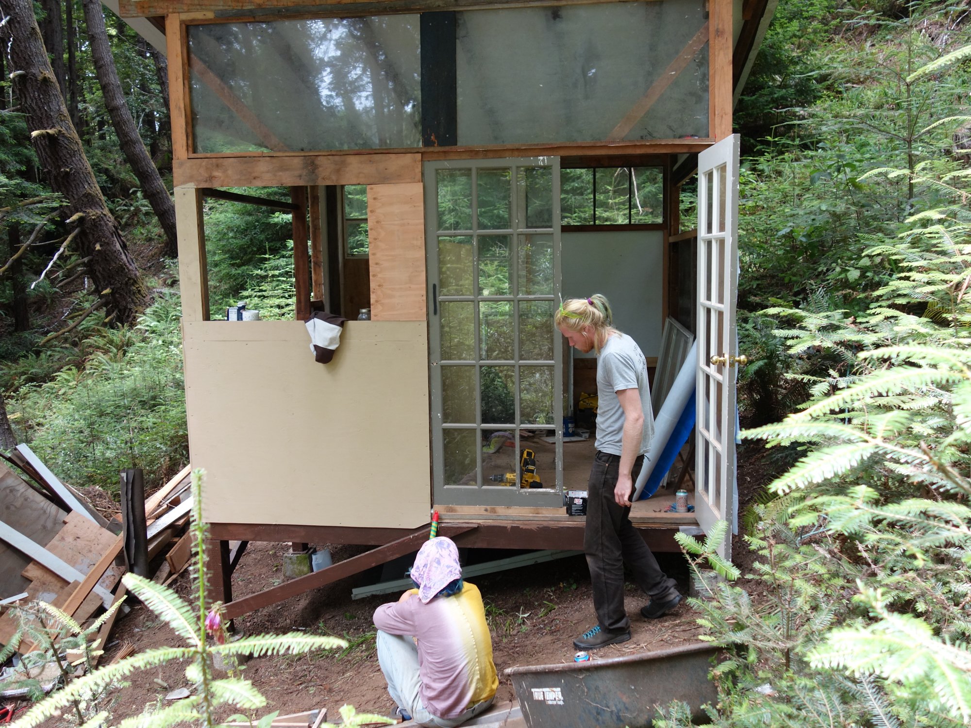  Maya and Ethan working on the cabin. 