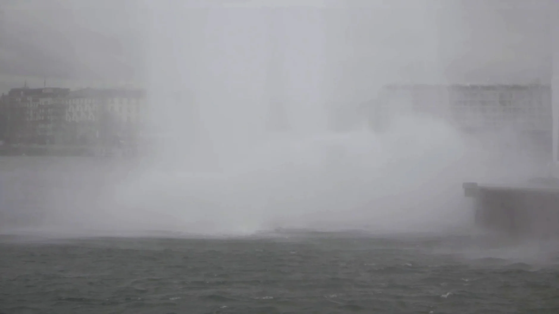 Jet D'eau, Two Channel Video, Loop, 2014