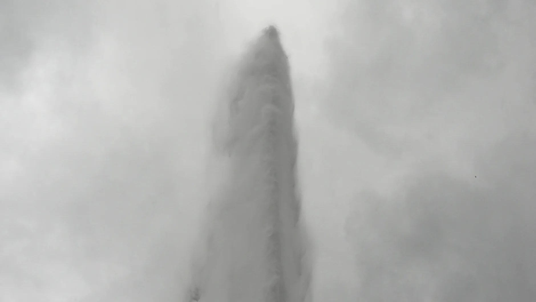 Jet D'eau, Two Channel Video, Loop, 2014
