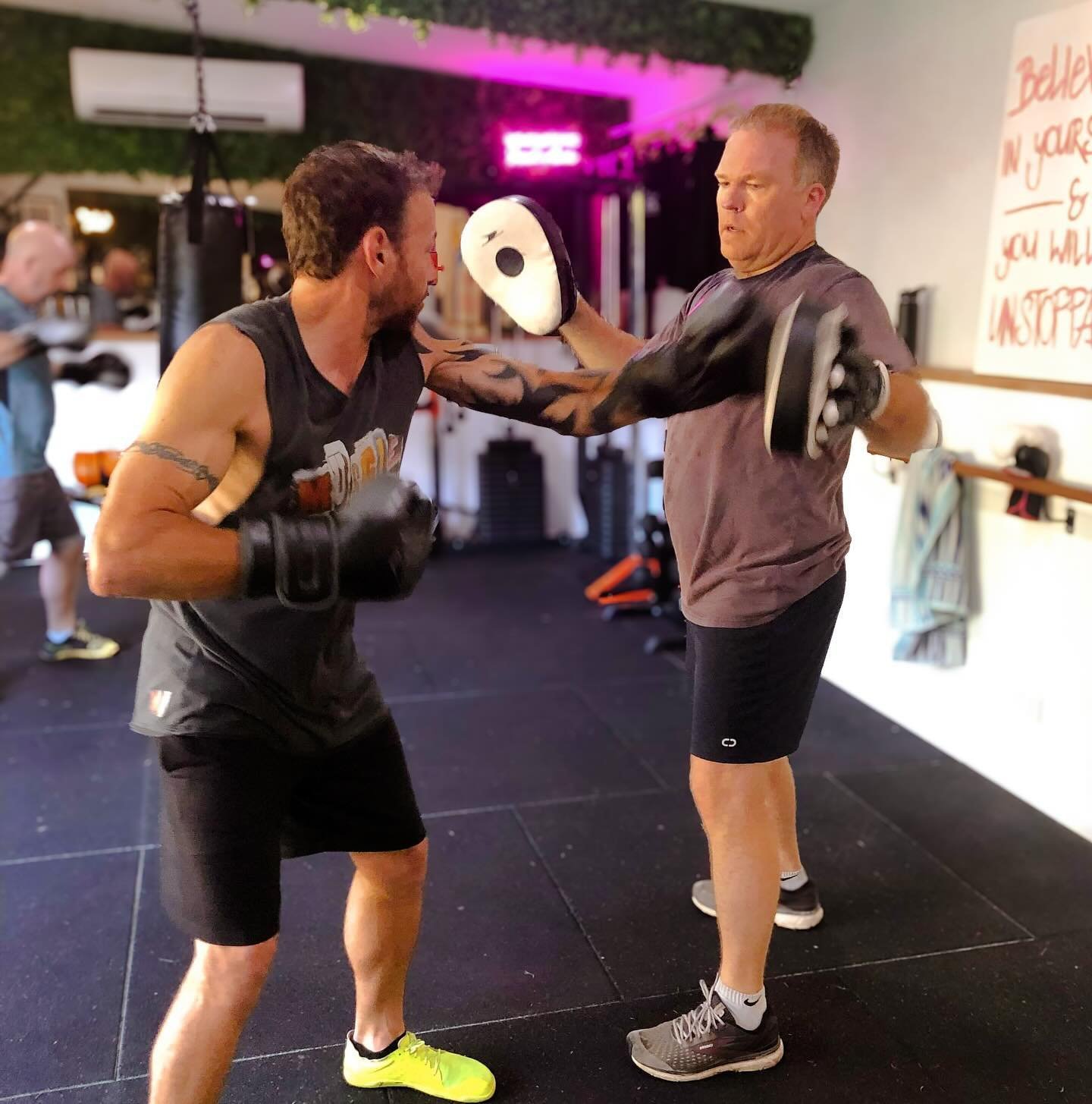 Do Saturdays get any better than this 🥊🥊

Started the weekend with an awesome boxing session, smashing out a workout and have a great time while doing it

- Muscle and Mates Class (only mens group) only for $58