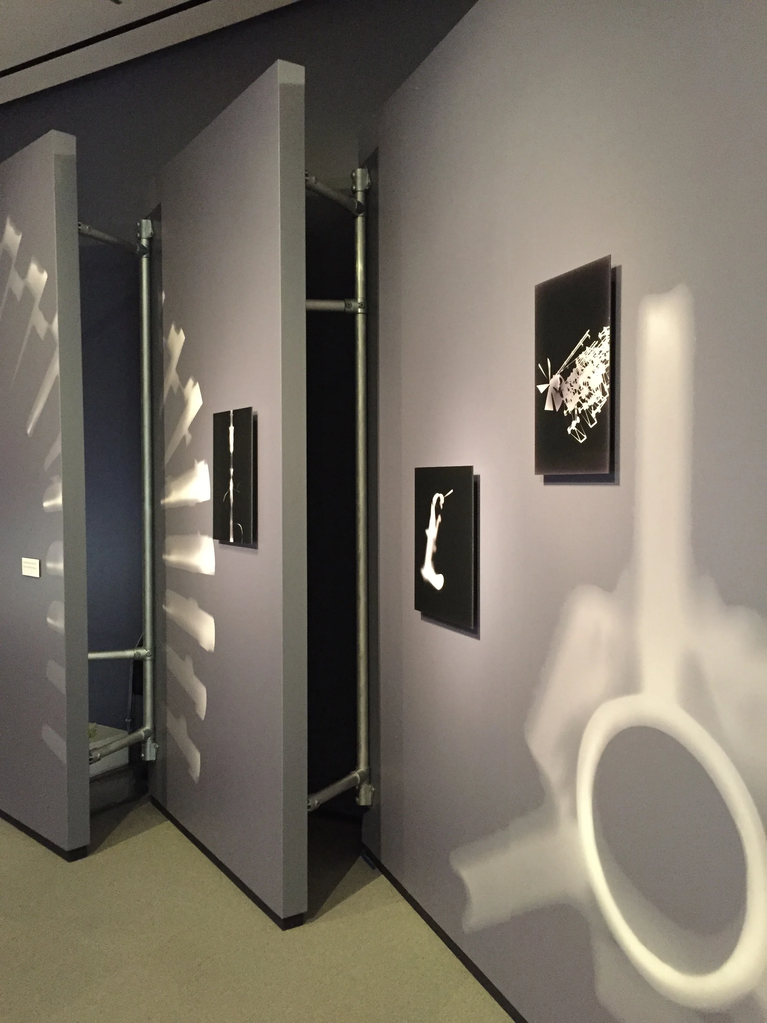 The language of the exhibition is designed to reflect Theo Jansen's hardware/laboratory aesthetic : the exhibition design thus reinforces the pleasures and power of curiosity, of tinkering, of seeing what happens if....