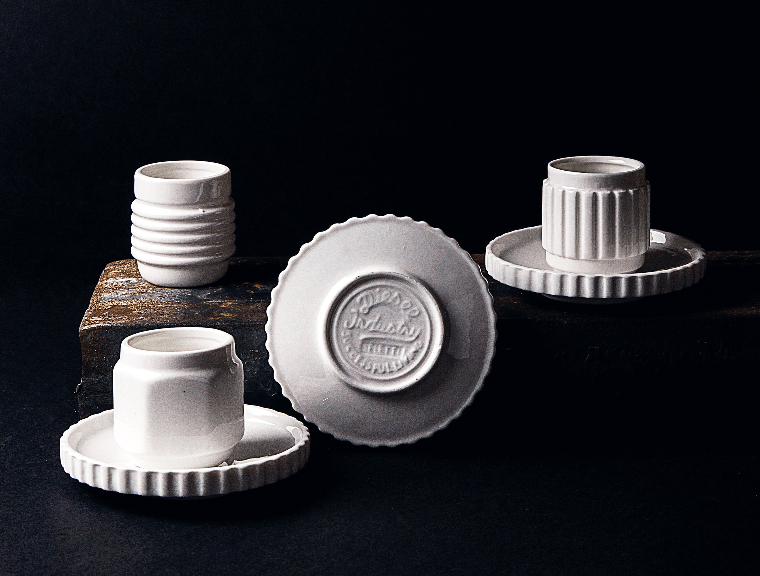 SET OF 3 COFFEE CUPS & SAUCERS