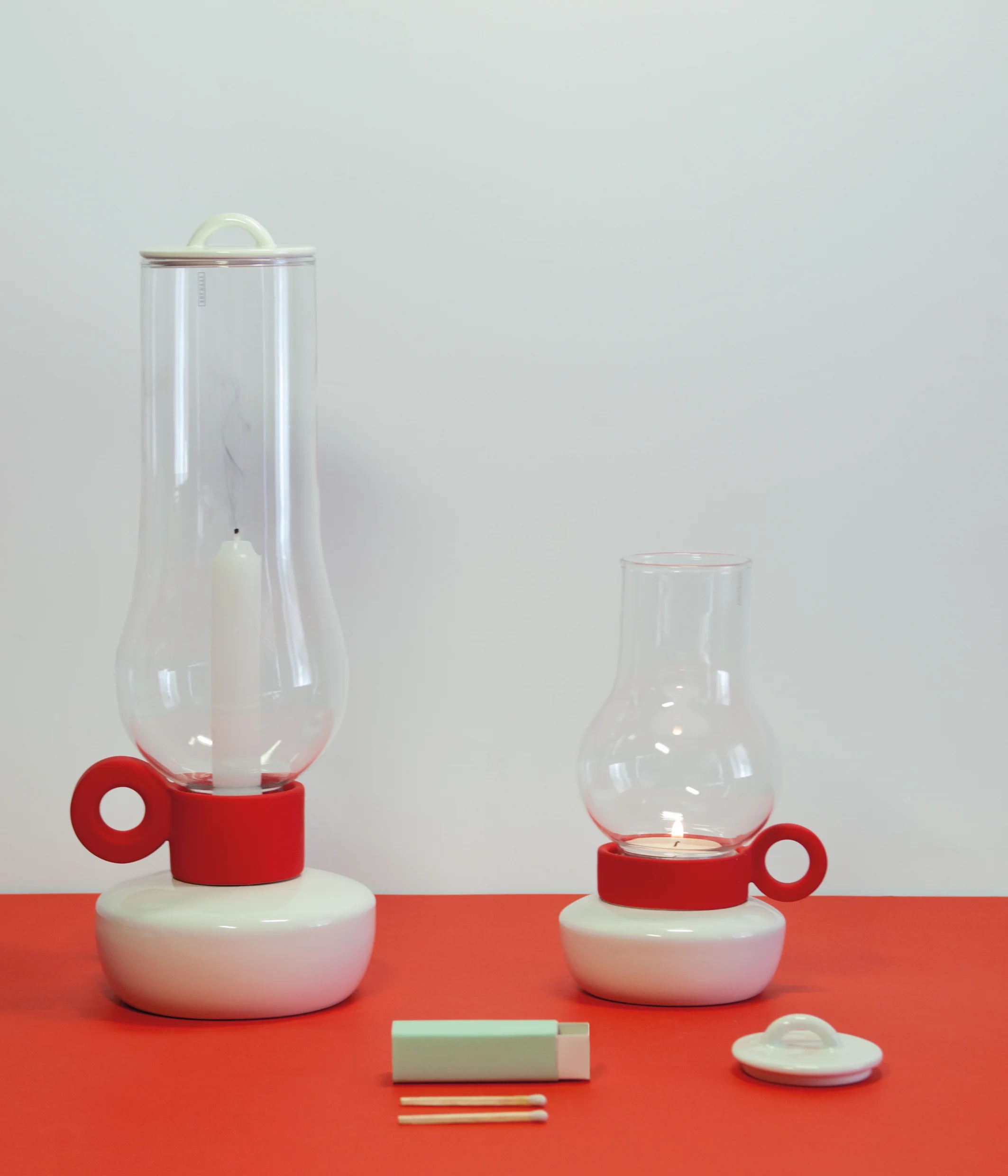 BUGIA & LANTERNA - WHITE & RED
