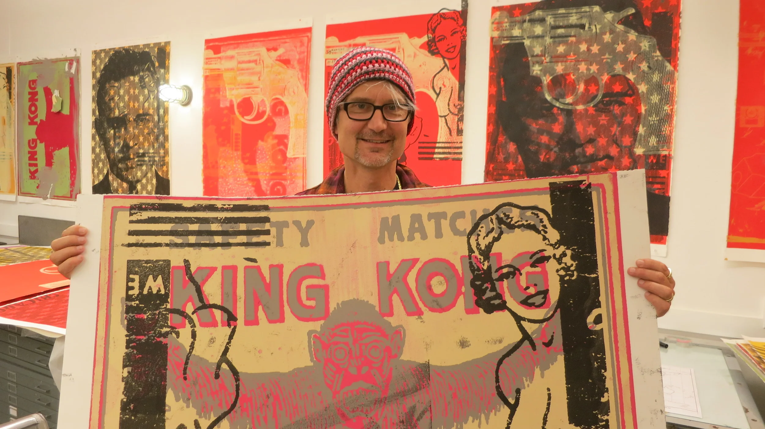 peter-mars-artist-with-king-kong-pop-art-print.JPG