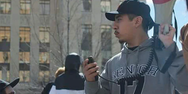 Juan Alarcon was once homeless, getting by with next to nothing and couch surfing while also attending school. http://dosmundos.com/webpress/2017/06/22/homeless-kcmo-student-earns-diploma-full-ride-scholarship-umkc/ Now, he’s looking to help others who are struggling. Working 40-50 hours per week and attending school, Alarcon received his high school diploma and an associate’s degree from Metropolitan Community College-Penn Valley through a dual credit program. Looking back, Alarcon shared how hard it was to get by. “No one should ever have to live penny-to-penny,” he said. “I was 16 and looking for places for couch surfing and eventually trying to find a permanent place to live and pay rent.” Alarcon didn’t find himself going through this situation alone. Some of his friends and peers in his college program also were homeless. Indeed, homeless youth are a growing segment in the Kansas City area. There are several reasons why. They include living in a single-parent household, family problems and awaiting placement in foster care. In a recent report published by the Homelessness Task Force of Greater Kansas City, there were nearly 7,500 area children who were homeless during the 2011-12 K-12 school year. Alarcon’s hard work is paying off. Recently, he received the keys to his own place – and a full-ride scholarship to the University of Missouri-Kansas City. Alarcon plans to pursue a degree in secondary education and become a teacher with Kansas City (Mo.) Public Schools. He also hopes he can help students going through homelessness. “I hope to be a role model … and out of my own pocket, feed kids that haven’t been fed,” Alarcon said. “If a student (comes to class hungry), I’d like to be able to provide (food) for them, so that they don’t have to learn on an empty stomach.”