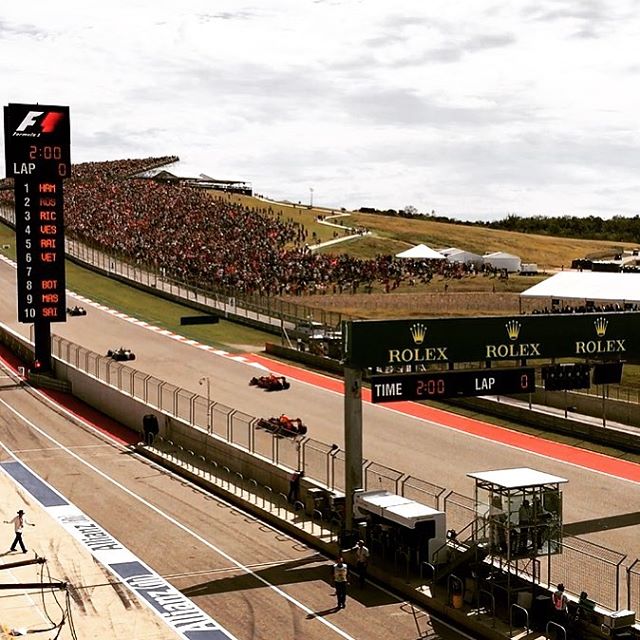 And they're off! #f1 #austingp #circuitoftheamericas #champagne #bubbles #sundayfunday #instawine #winelover