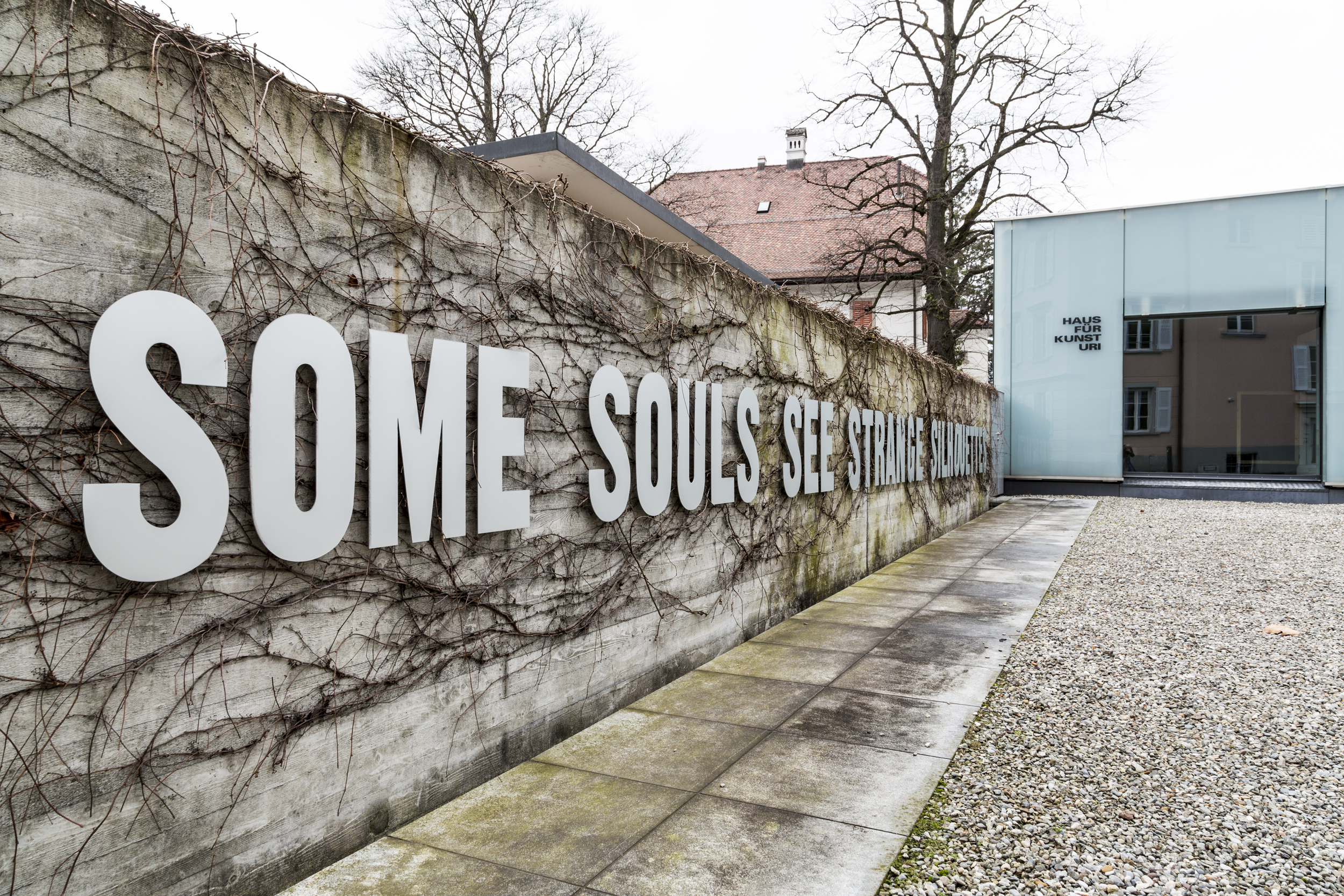 Edith Flückiger, some souls see ..., 2009/2016, Buchstaben aus eloxiertem Aluminium, Wandhalterung