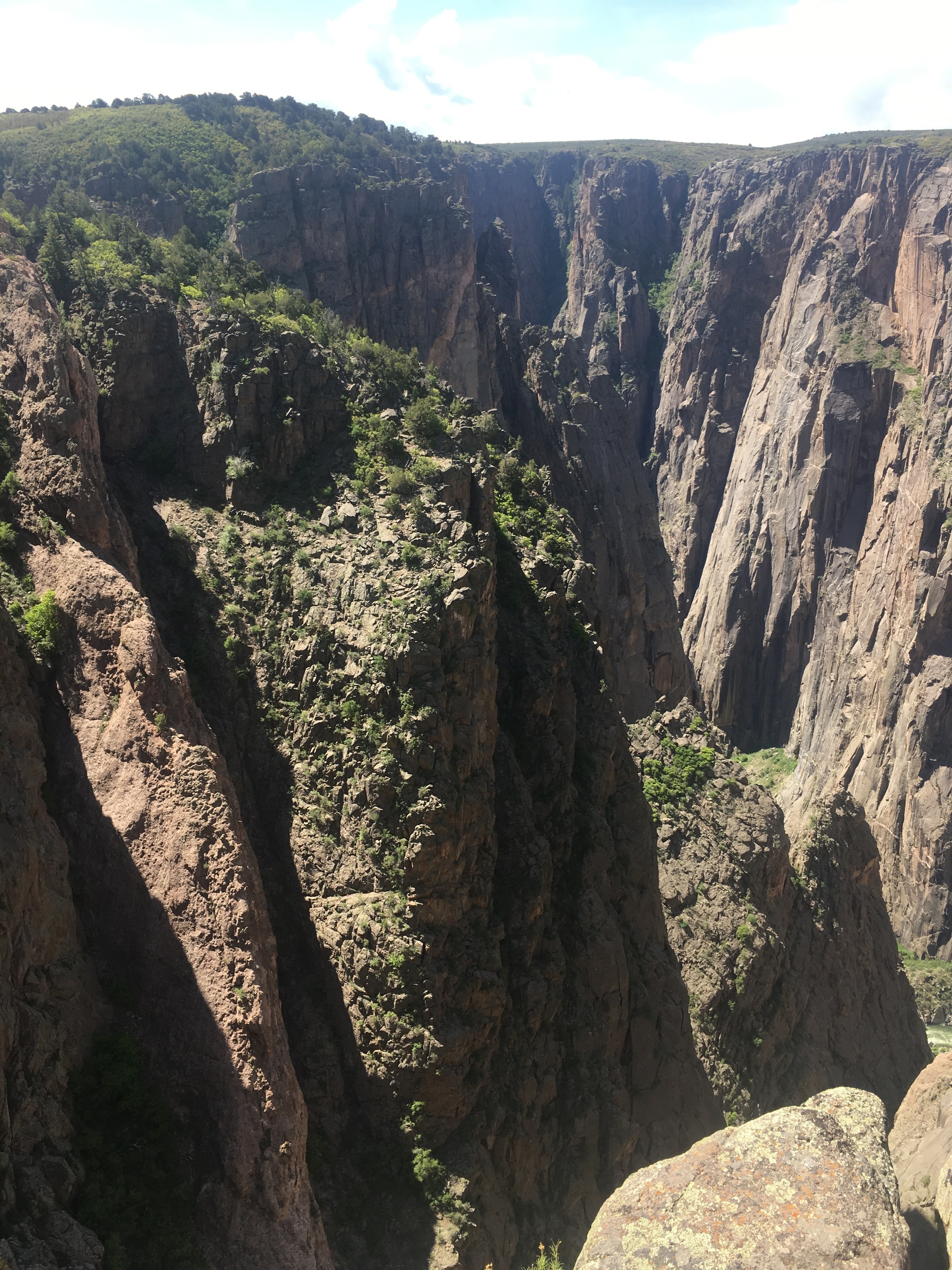 The overlapping canyon walls constantly look like they are caving in on themselves, crushing the open space.