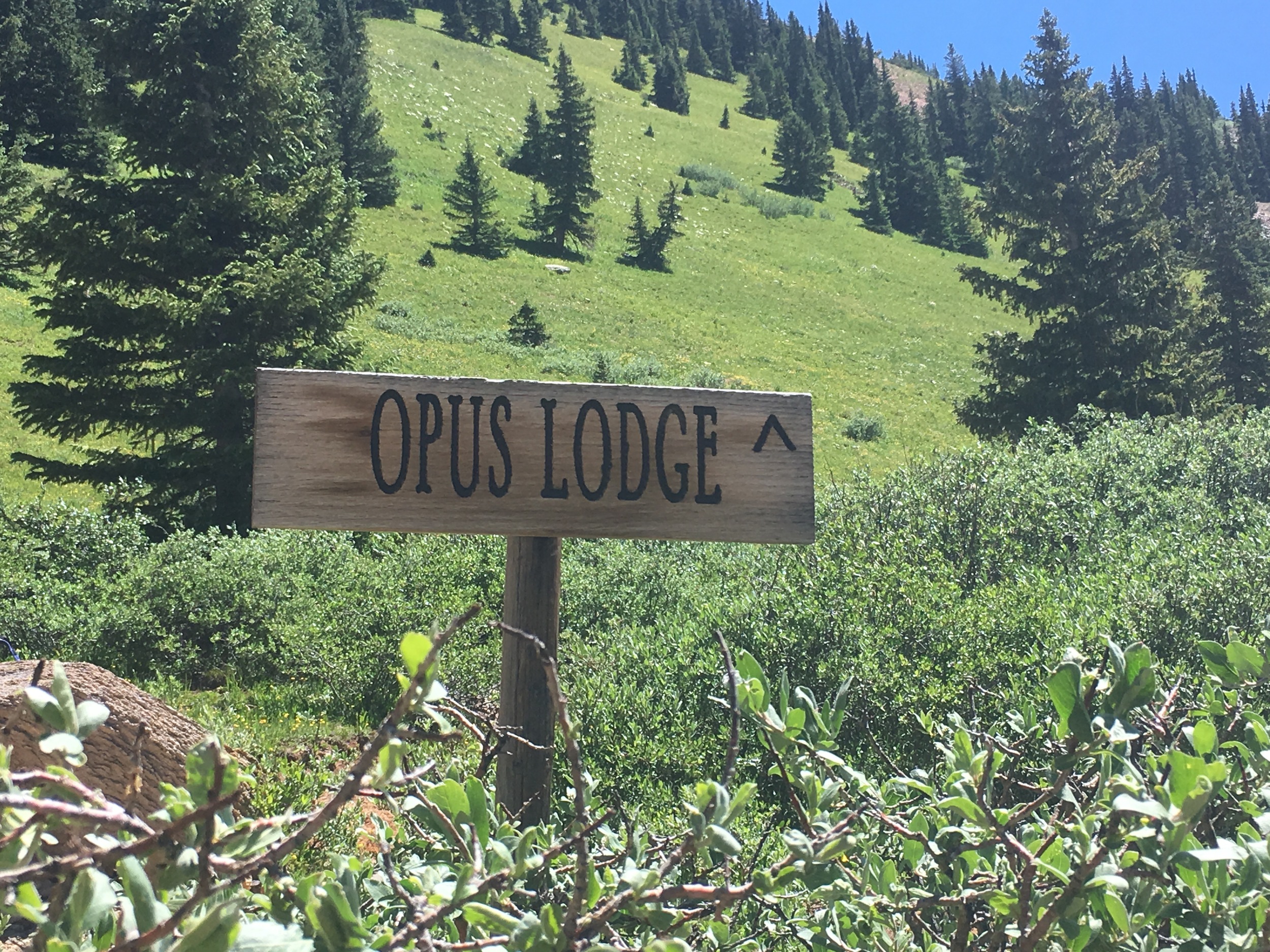 Sign en route to Opus!