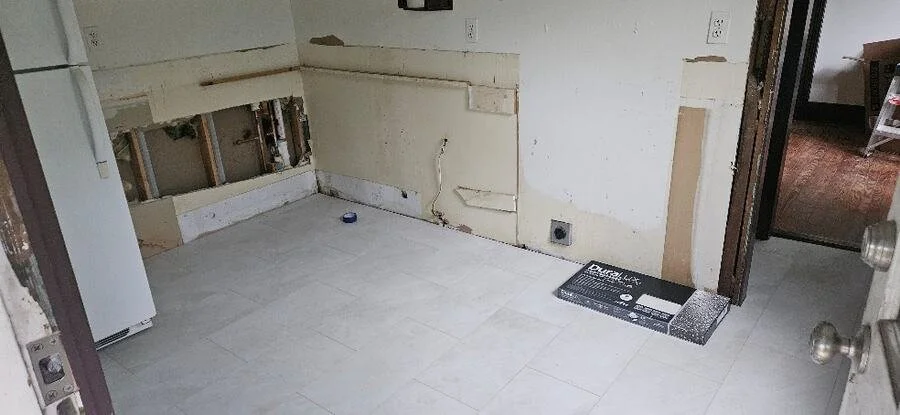 Grandview Apartment kitchen before renovation
