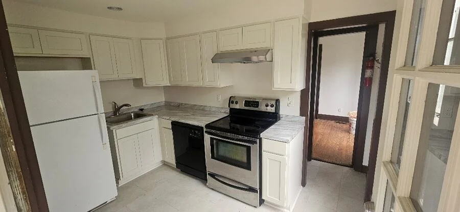 Grandview Apartment kitchen after renovation