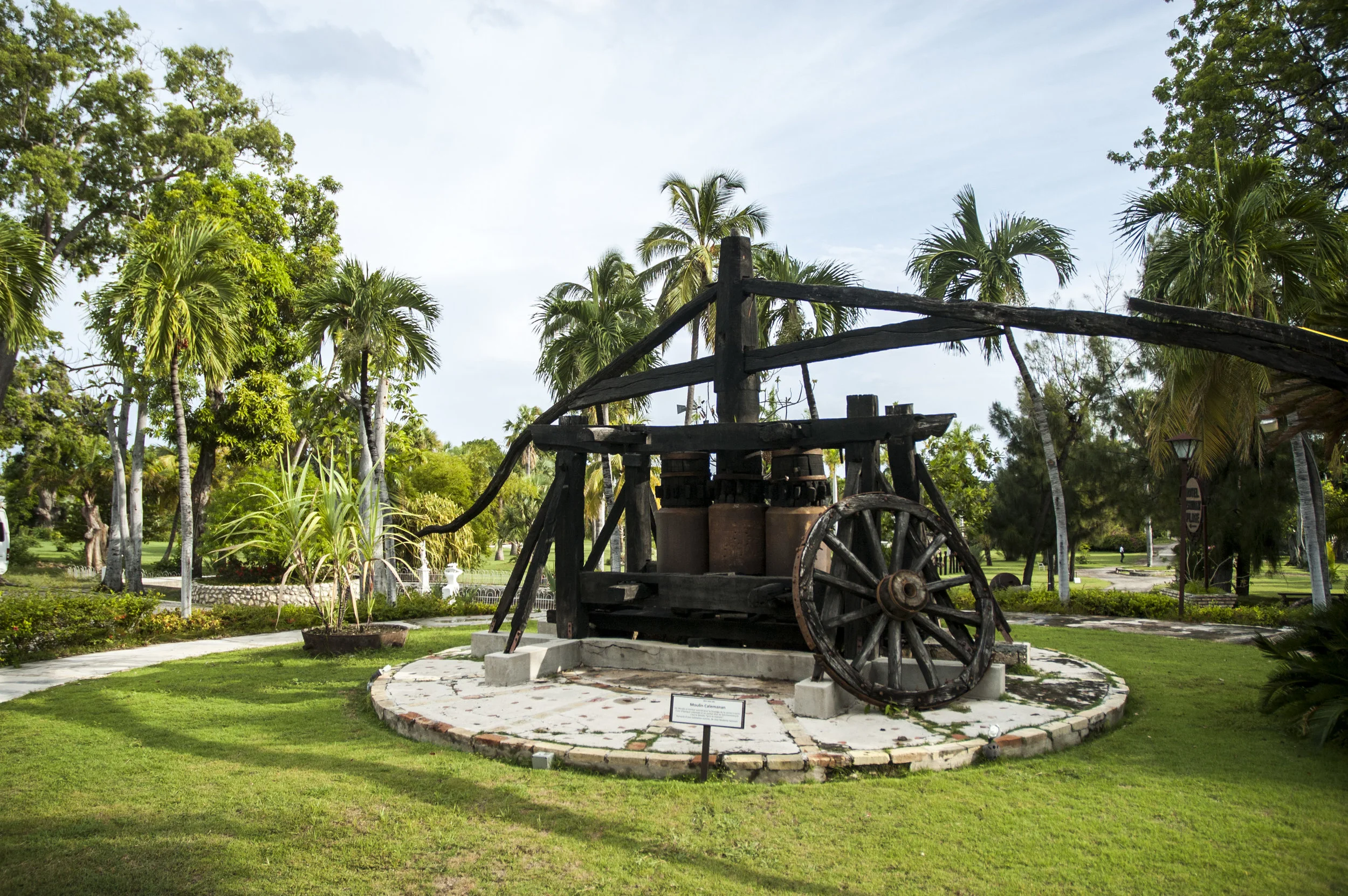 Slave-operated sugar mill