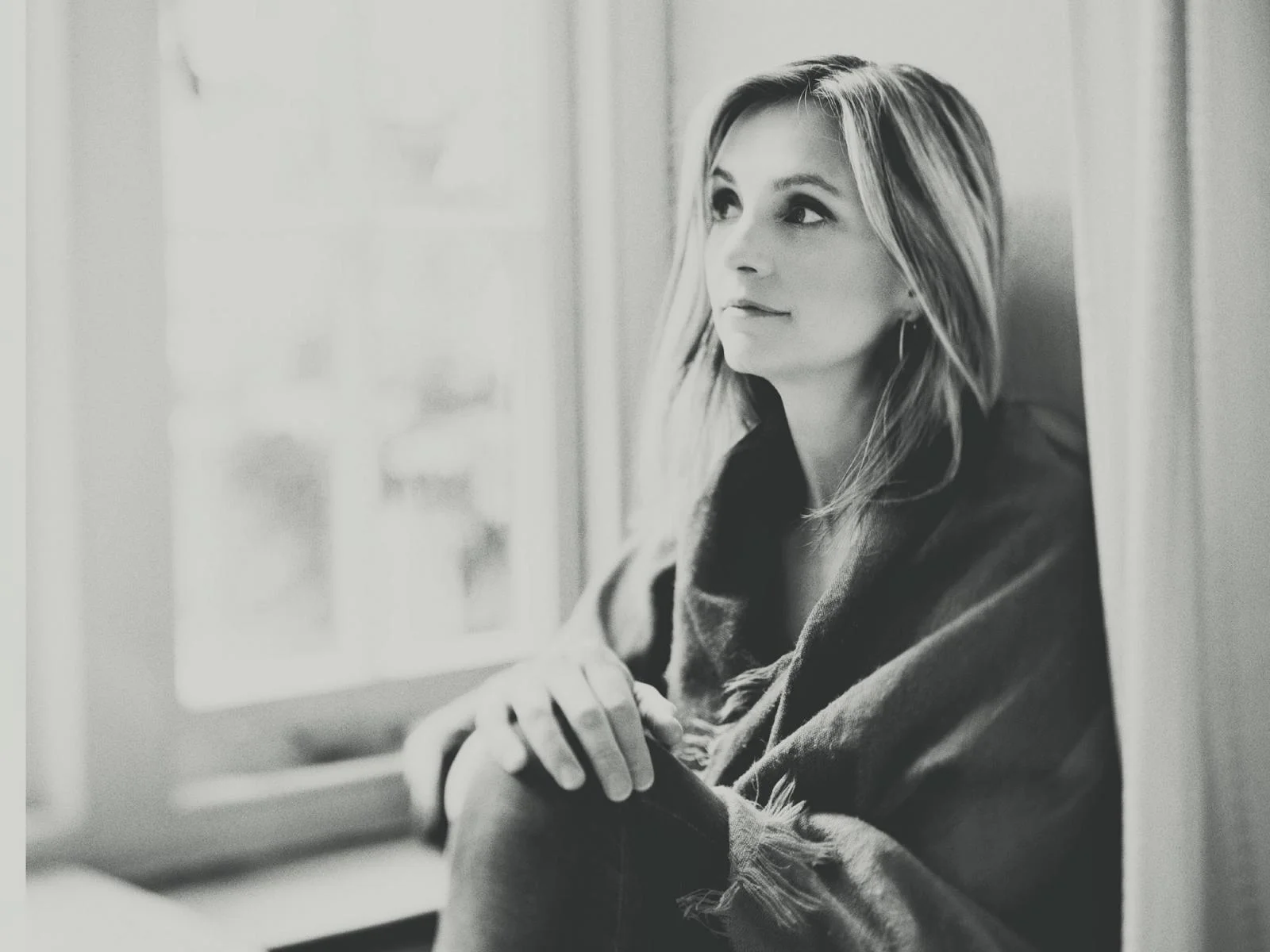 Cara Dillon wanderer window.jpg