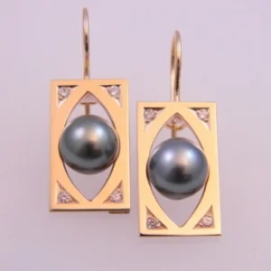 Black Pearl Earrings.jpg