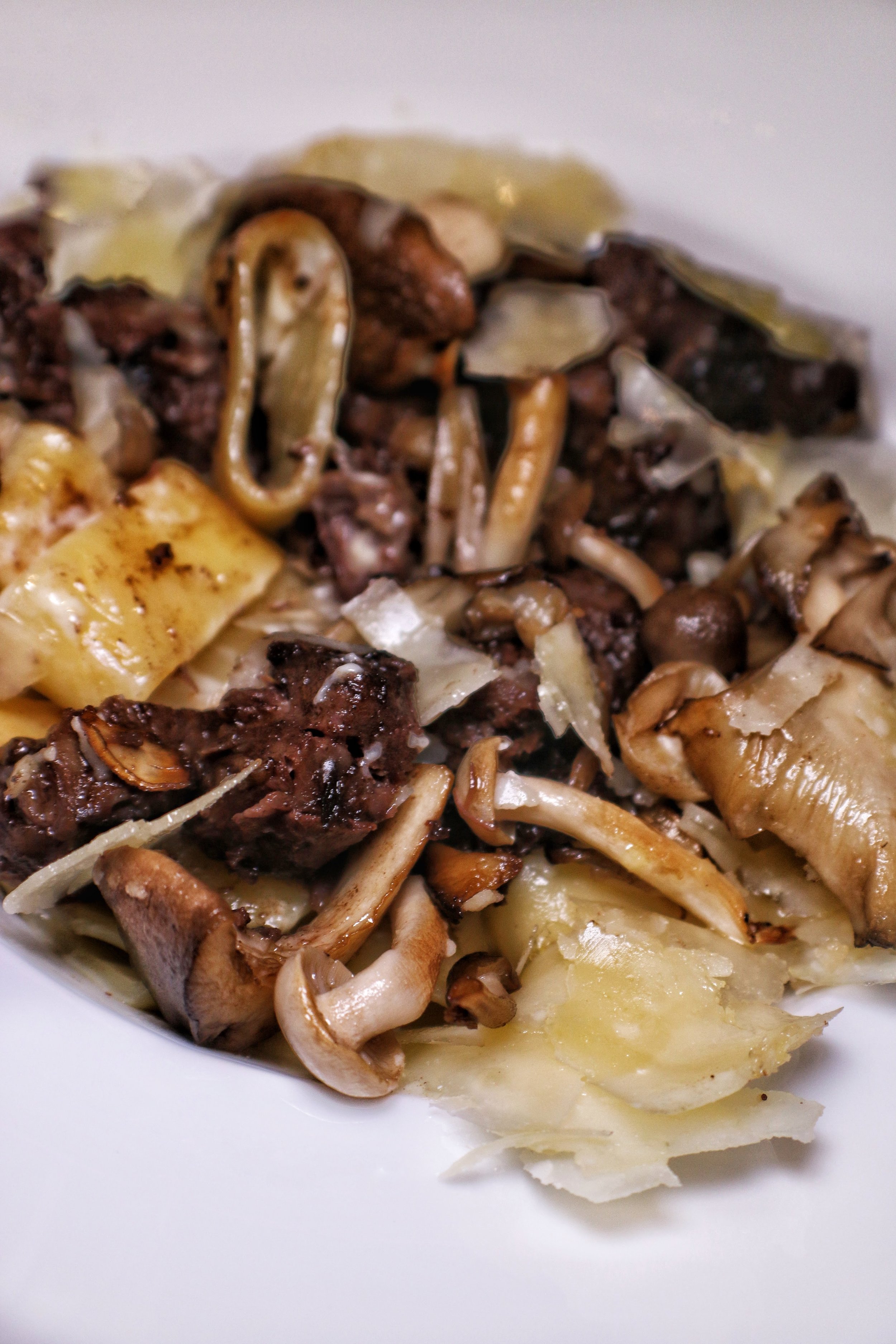 Macaroni and cheese, wild mushrooms, slow-cooked ox cheek 