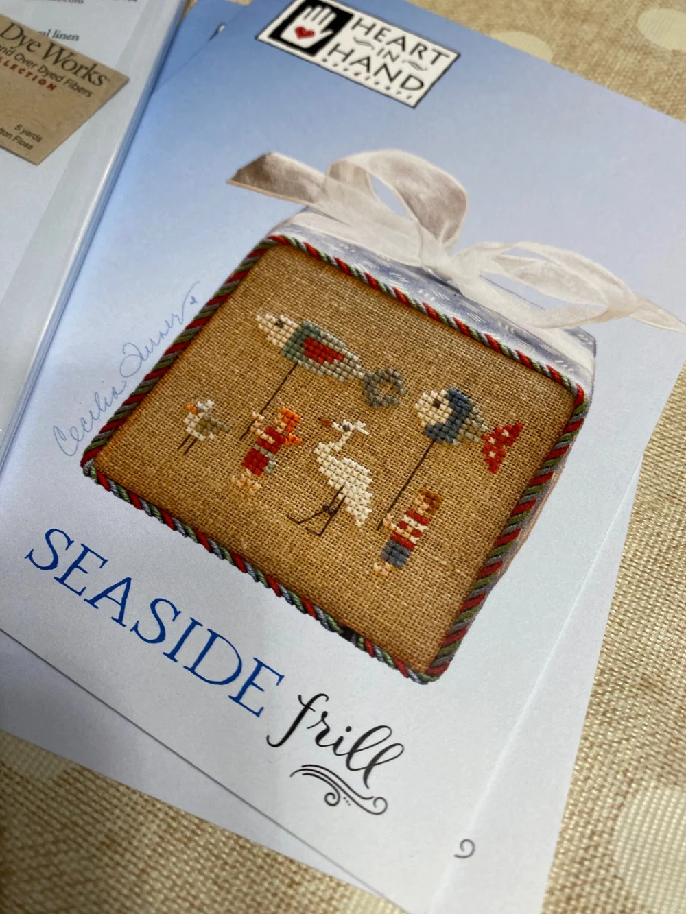 Kit de broderie bord de mer : crabe et coquillages, cerceau artisanal (grand) - France