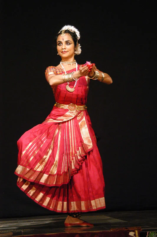 Solo Bharatanatyam at Varasiddhi Vinayakar Temple, Chennai, 2007 | Photo: Chella Vaidyanathan