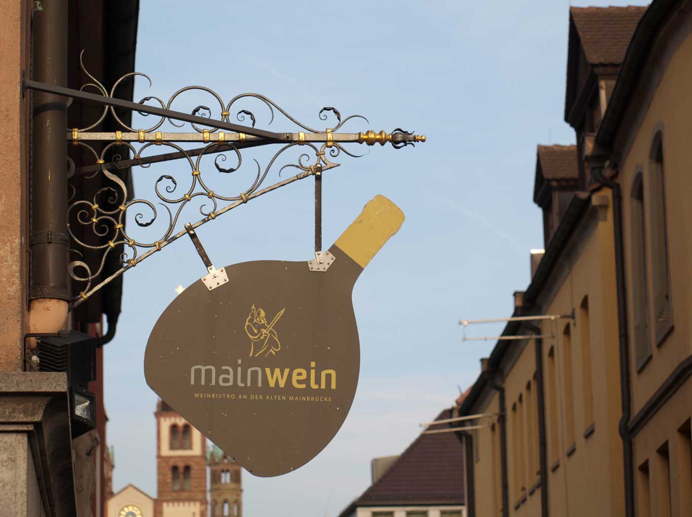 Follow the Bocksbeutel to find the wine. Here the wine-bistro mainWein at the Old Main Bridge