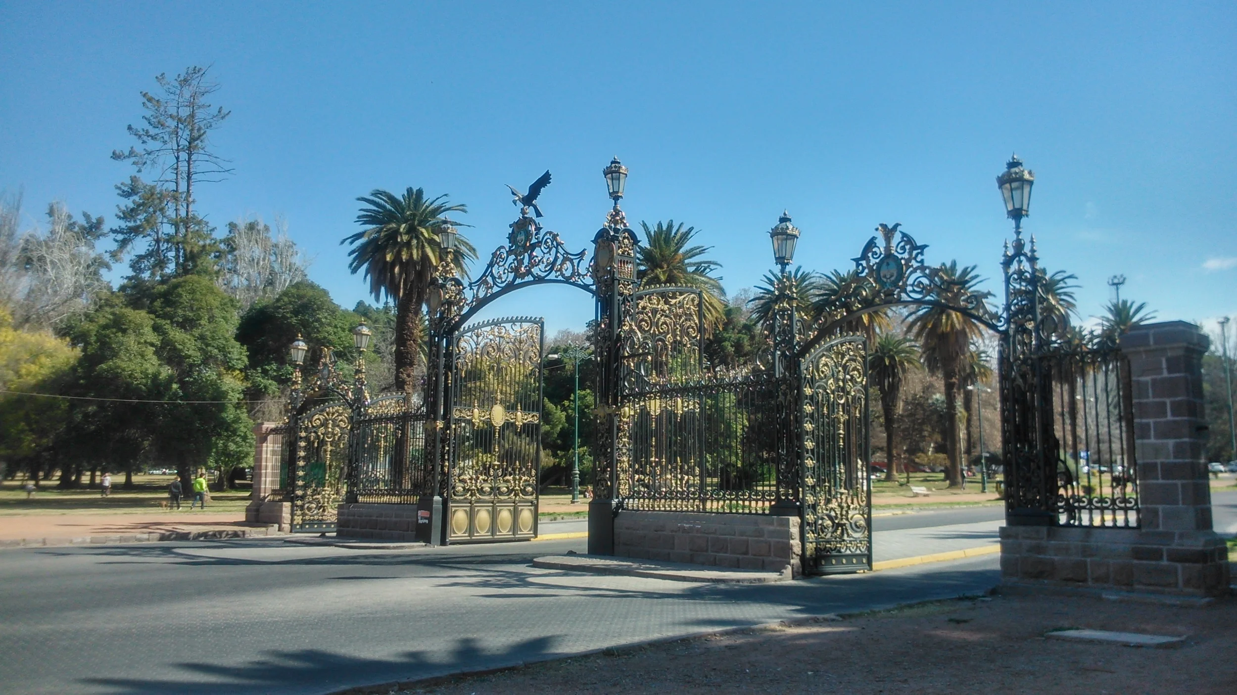 Gates to Parque General San Martin