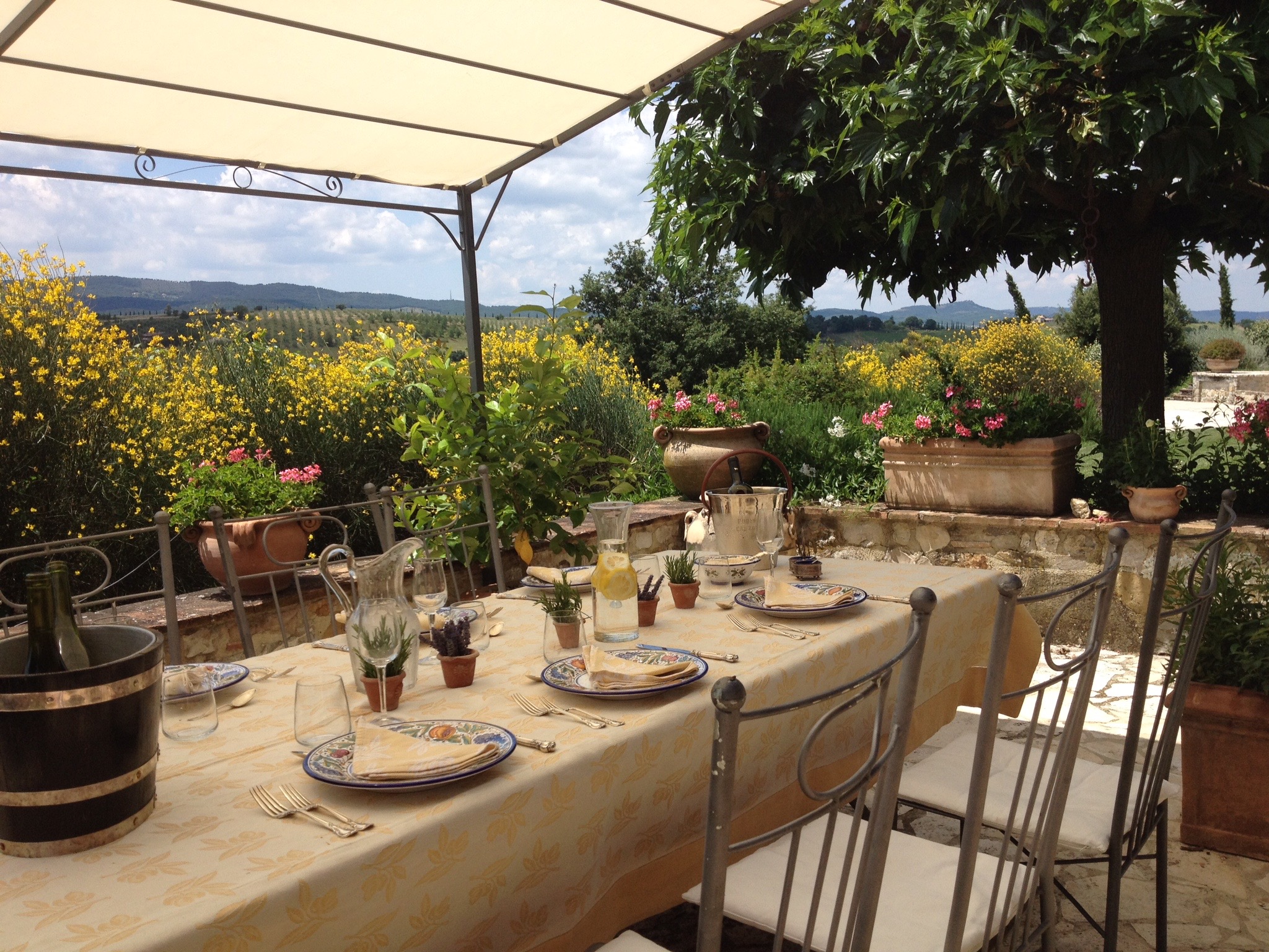 Beautiful table setting at Podere Calzone