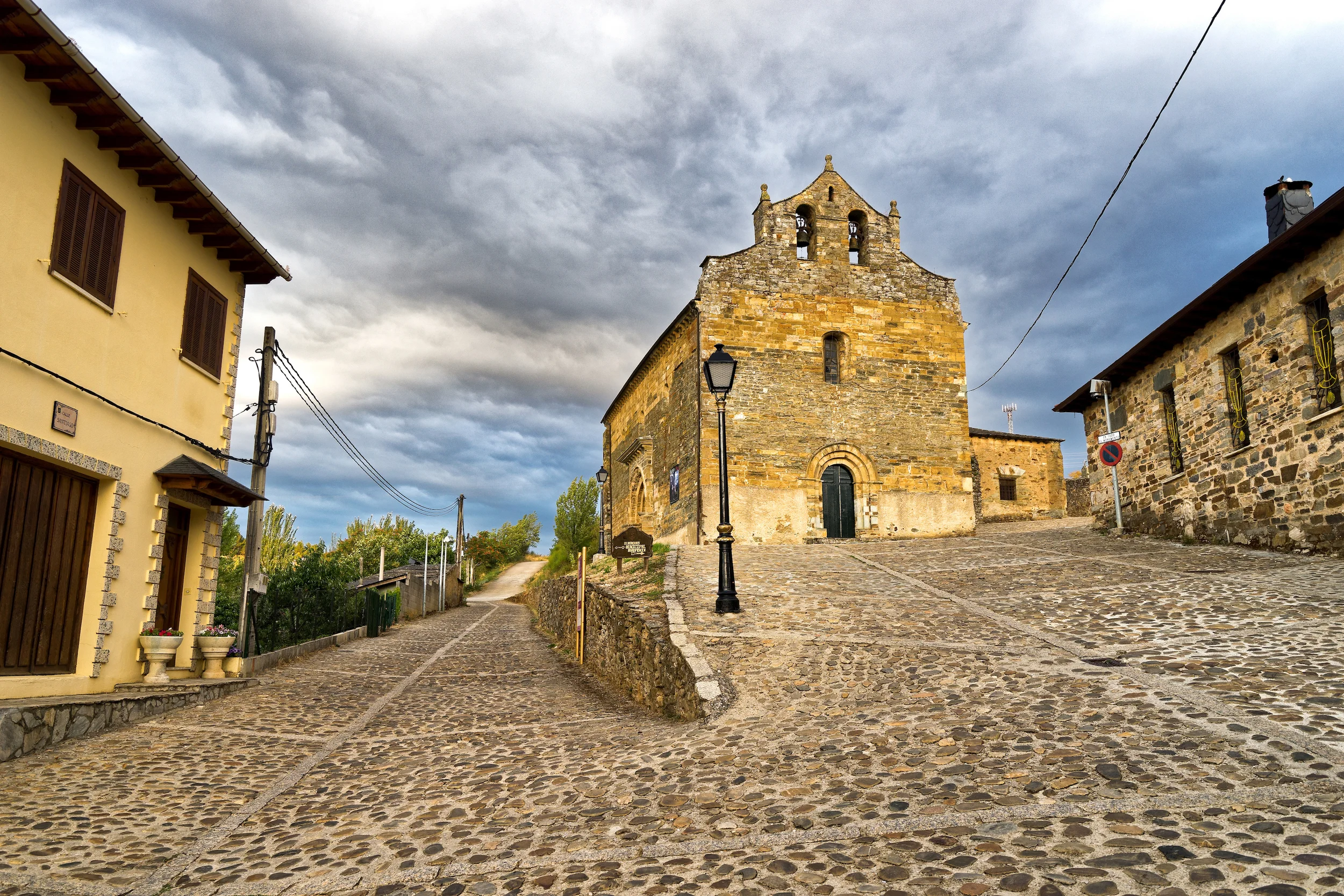 Santiago's Church in Villafranca del Bierzo | Photo Credit: Benoît Lefèvre - Vino2Travel