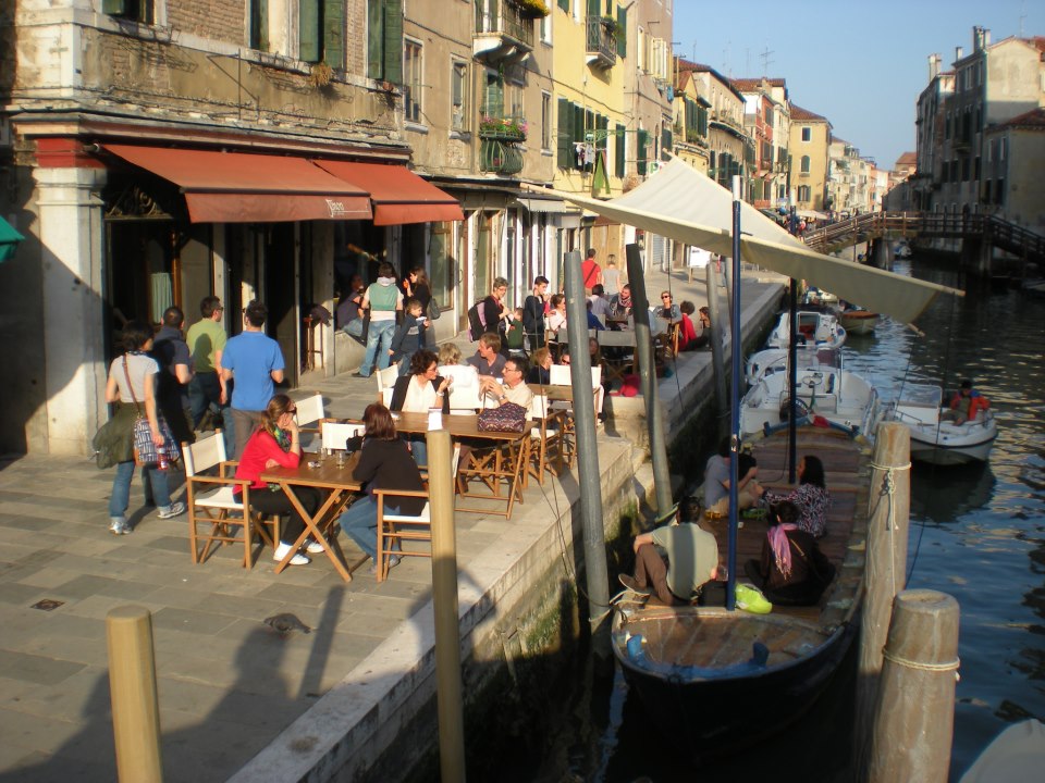 Cannaregio neighborhood and the stretch of bars and restaurants