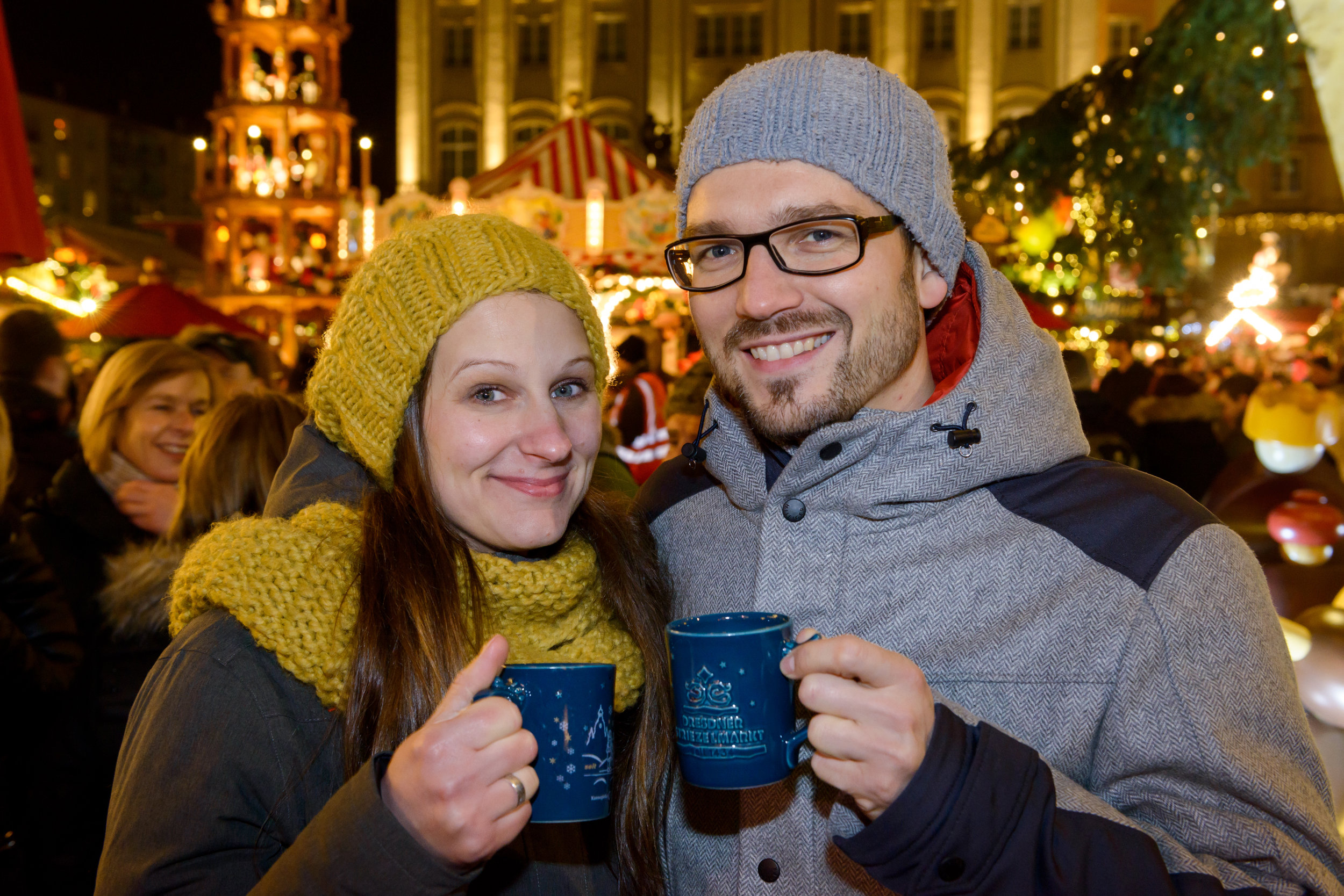 Enjoying Wine at the Christmas Market | Photo Credit: Landeshauptstadt Dresden/Frank Grätz