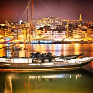 Rabelo+boats+in+Porto+at+night–these+have+traditionally+been+used+to+move+the+port+from+the+vineyards+in+the+Duoro%2 2.jpeg