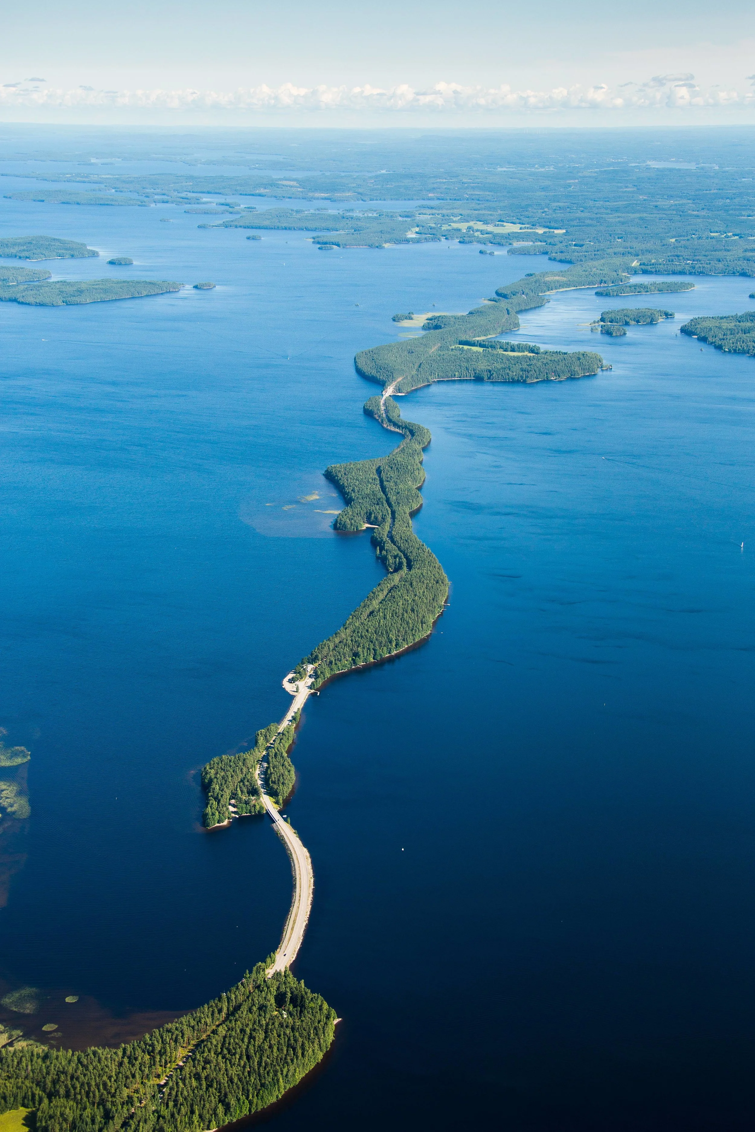 Asikkala Pulkkilanharju causeway through the lake region. Photo credit: Asikkala municipality
