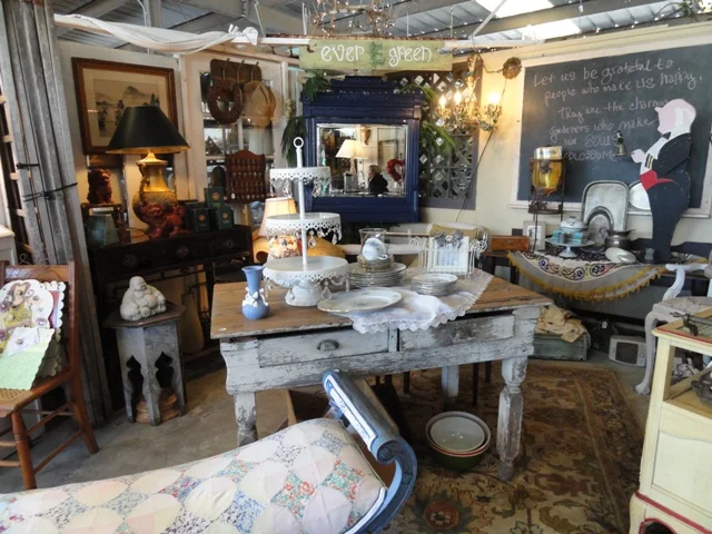 Rennigers Jan. 2011 003 Table.jpg