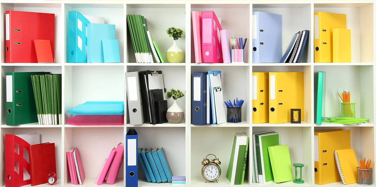 coloful-books-on-white-shelf-02_53240280-web.jpg