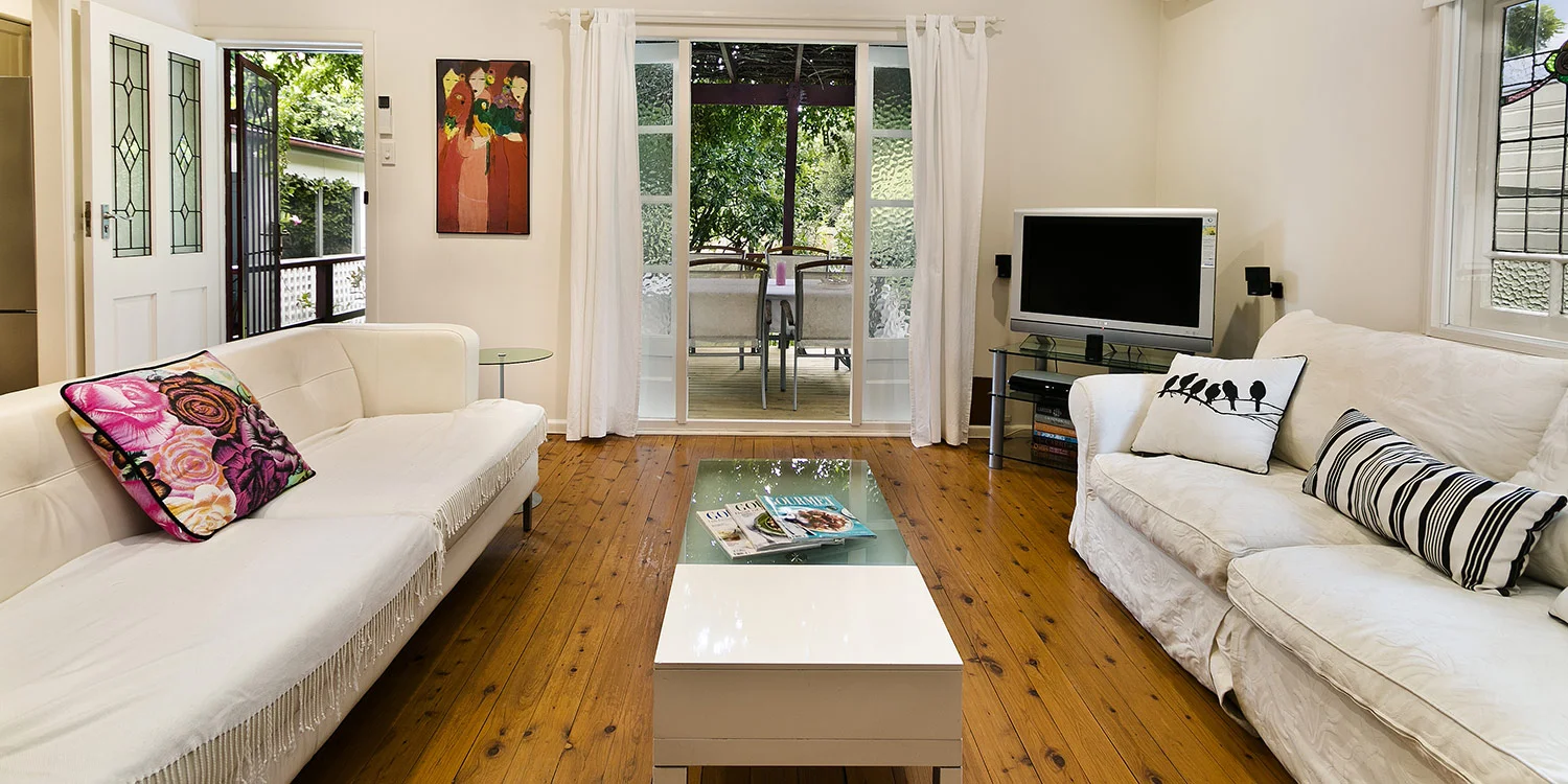 spectacular-spaces-home-interiors_15_803120-modern-open-white-living-room.jpg