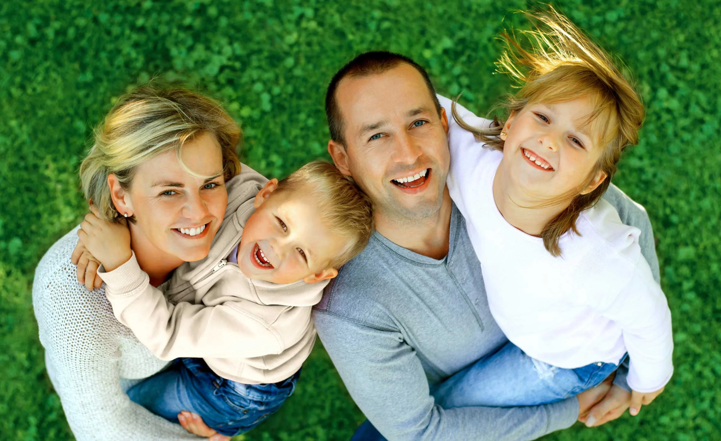family-looking-up-2400px.jpg