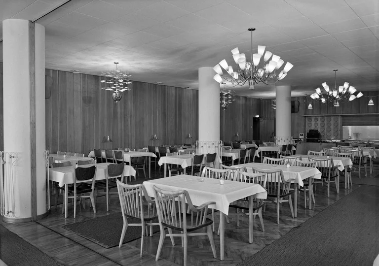 Restaurant Kaupunginkellari, Helsinki, Finland, 1947. Interior design by Lasse Ollinkari. Image copyright by Helsingin Kaupunginmuseo.