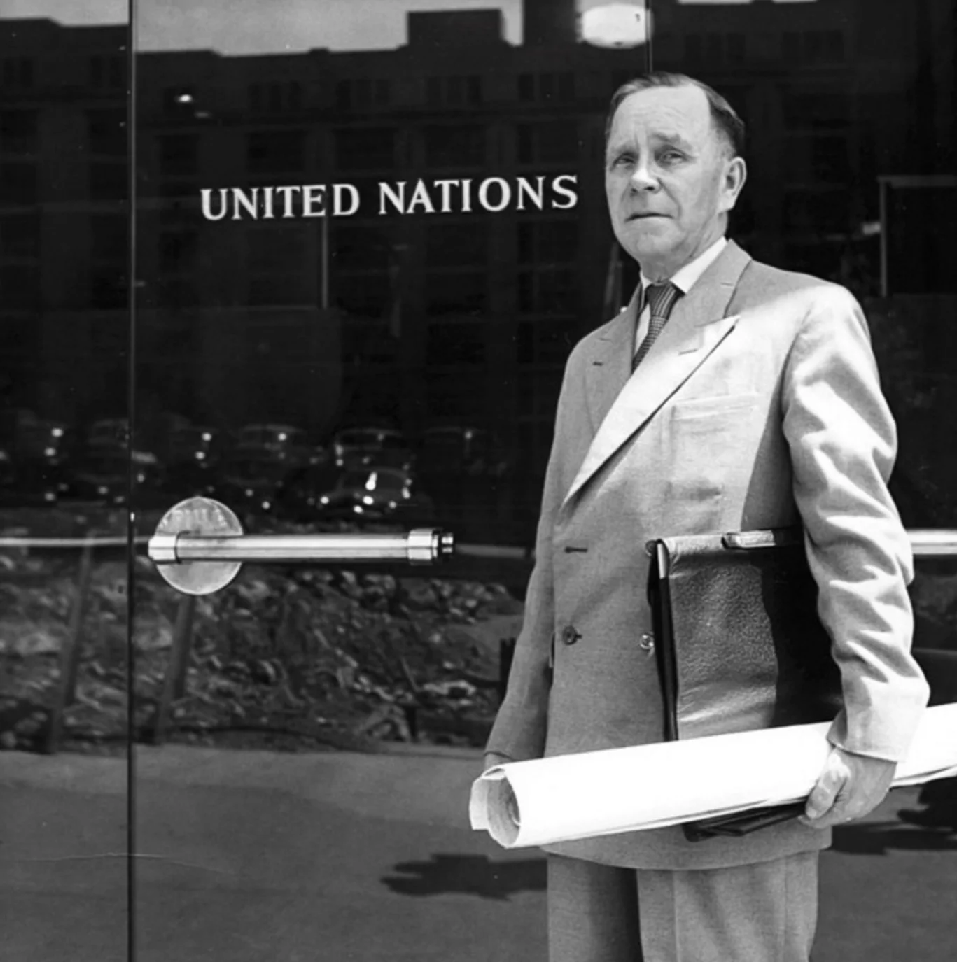 Paavo Tynell infront of the United Nations Building, c.1950. Tynell designed original lighting for the Office of the Secretary General.