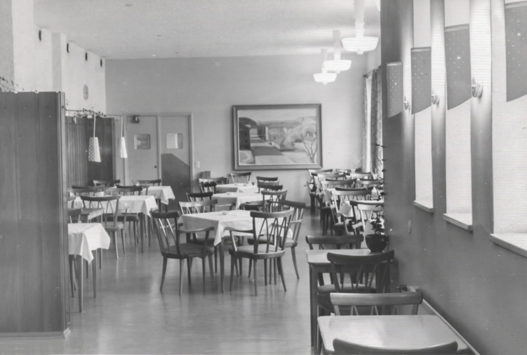 Restaurant Aninkainen, Turku, 1951. Custom-made wall sconces and ceiling lamps by Paavo Tynell, manufactured by Taito Oy.