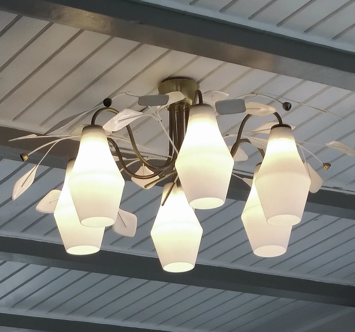Ceiling lamp model K1-8 by Taito-Idman at the Restaurant Knipan, Tammisaari, Finland, early 1950s.