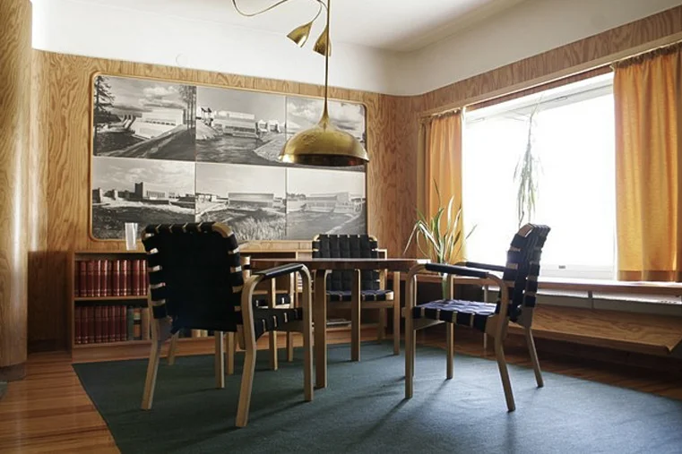 Leppiniemi Guest House, Muhos, Finland, architect Aarne Ervi. Custom-made ceiling light by Paavo Tynell, dining set by Alvar Aalto.