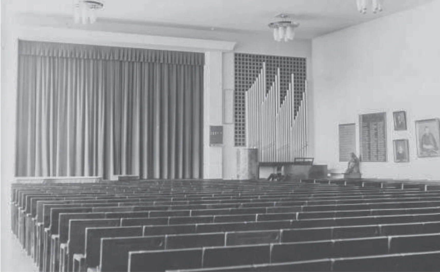 SUOMALAINEN YHTEISKOULU, CELEBRATION HALL, C.1950. ORIGINAL LIGHTING FROM 1937 WERE DAMAGED DURING THE WAR AND REPLACED BY THESE (BOTH BY TAITO OY).