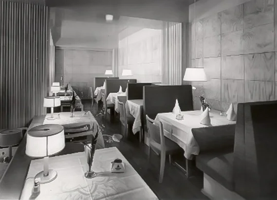 Restaurant Motti, Helsinki, 1941. Interior design by Werner West. Table lamps model no.5069, Taito Oy.