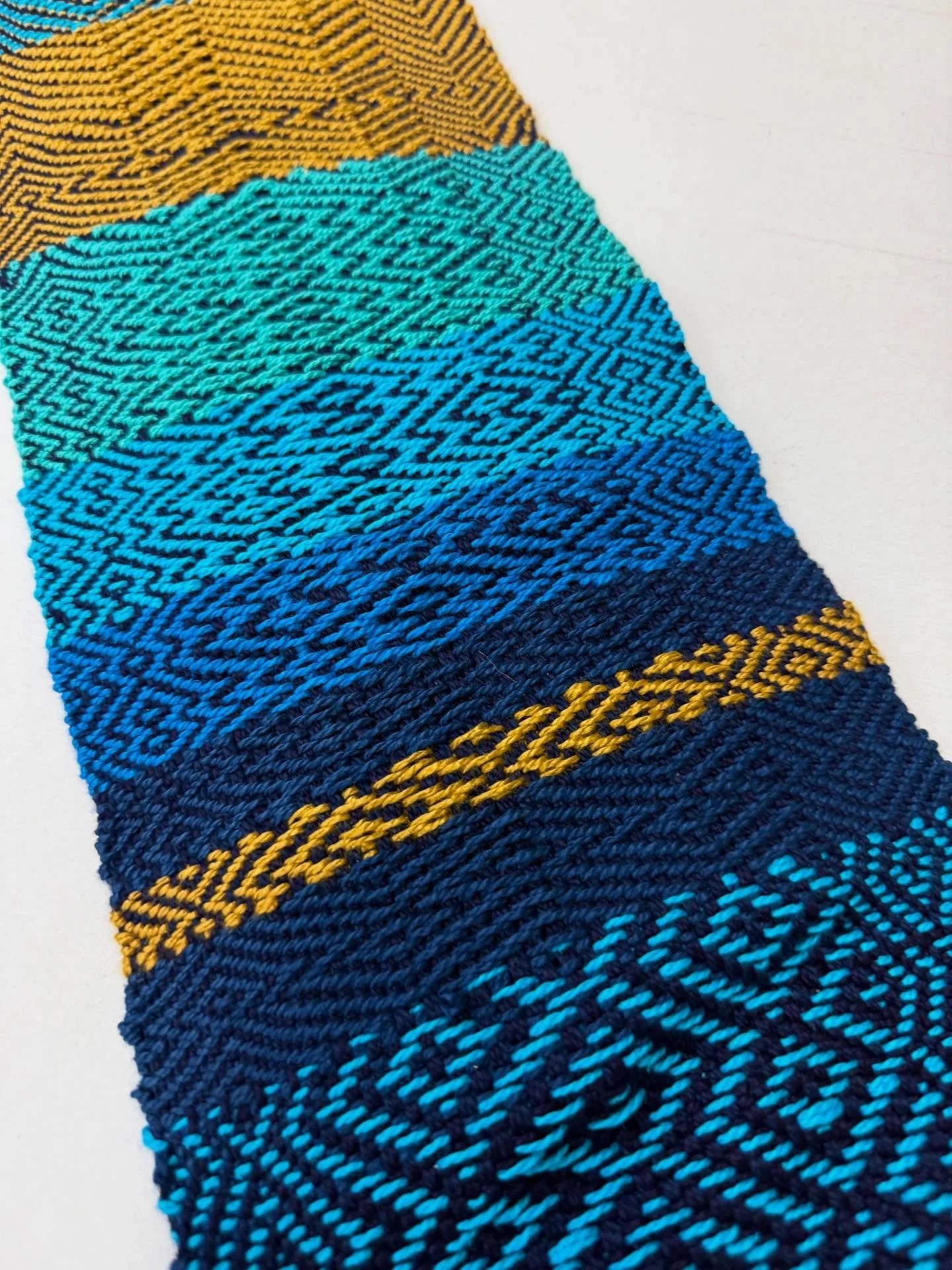 Student work from last weekend&rsquo;s Elements of Weaving:Pattern workshop at #artsgaragela  #learntoweave #wovenpattern #wovenstructure #patternblocks #undulatingtwill #camerontaylorbrown